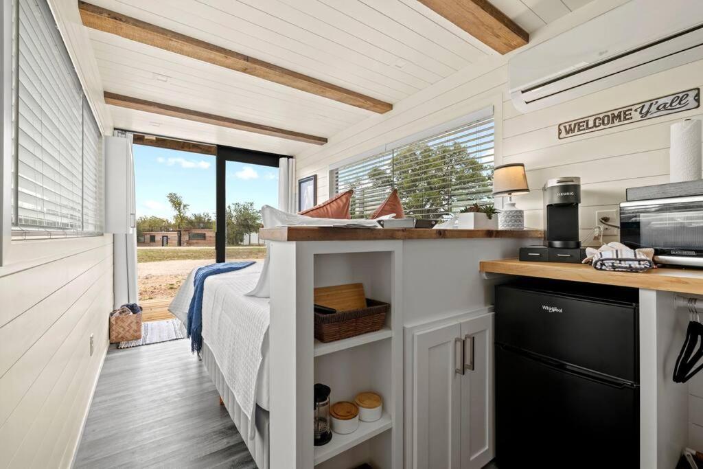 New The Perry Cozy Container Home Fredericksburg Esterno foto