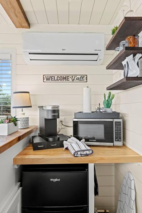 New The Perry Cozy Container Home Fredericksburg Esterno foto